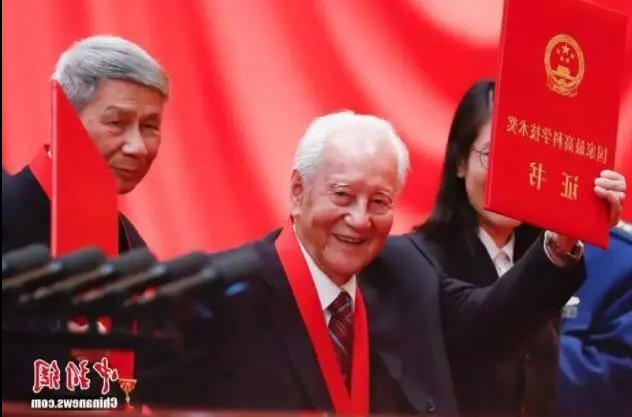 中国工程院院士黄旭华
